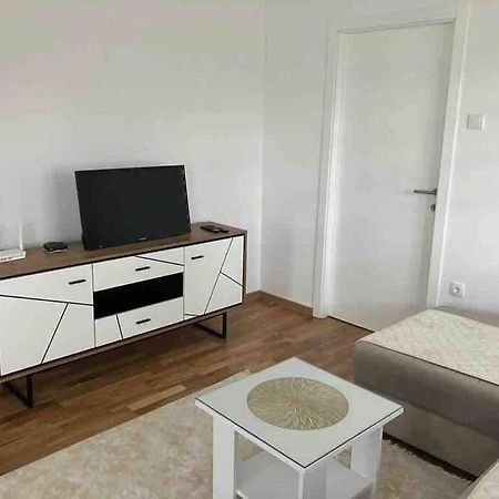 Apartman Vrbas 1 + Podzemna Garaza Banja Luka Buitenkant foto