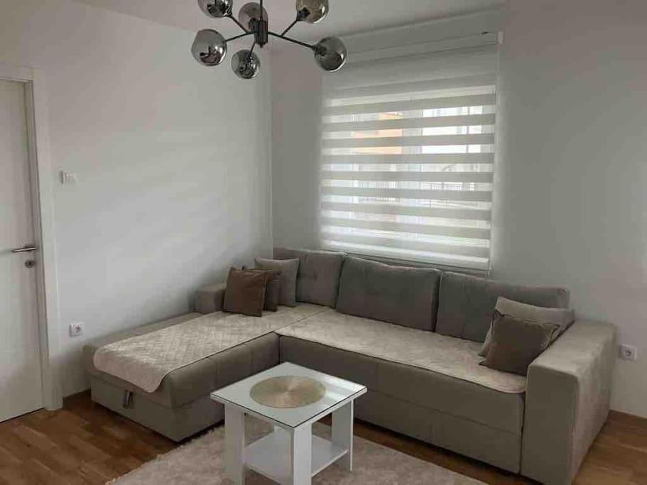 Apartman Vrbas 1 + Podzemna Garaza Banja Luka Buitenkant foto